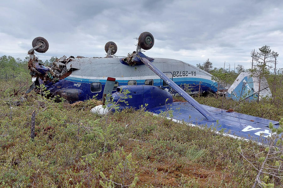 Пассажирский самолет Ан-28, совершивший аварийную посадку в Томской области, 16 июля 2021 года