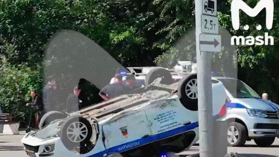 Авария с участием полицейского автомобиля произошла в Москве
