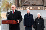 Президент РФ Владимир Путин выступает на церемонии открытия памятника князю Владимиру