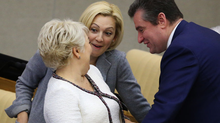 Депутаты Ирина Гусева, Ольга Тимофеева и Леонид Слуцкий во время пленарного заседания Госдумы, сентябрь 2017 года