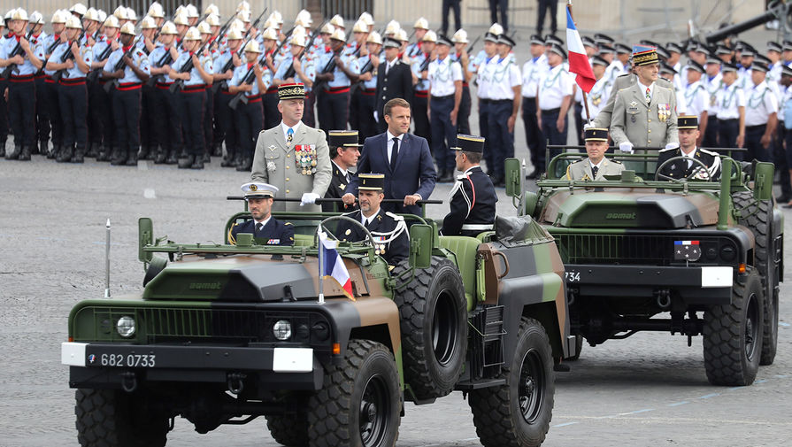 Президент Франции Эммануэль Макрон во время празднования Дня взятия Бастилии в&nbsp;Париже, 14 июля 2020 года