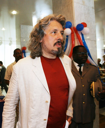 Владимир Сорокин на&nbsp;приеме в&nbsp;посольстве Франции в&nbsp;Москве, посвященном дню взятия Бастилии, 2006 год