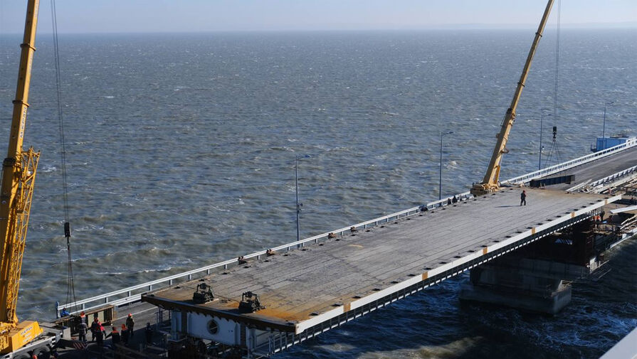 Хуснуллин объявил о завершении установки первого пролета авточасти Крымского моста