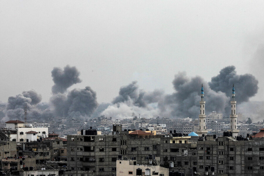 Израиль ударил по окрестностям больницы «Аль-Кудс» в Газе. Там укрываются 12 тысяч человек