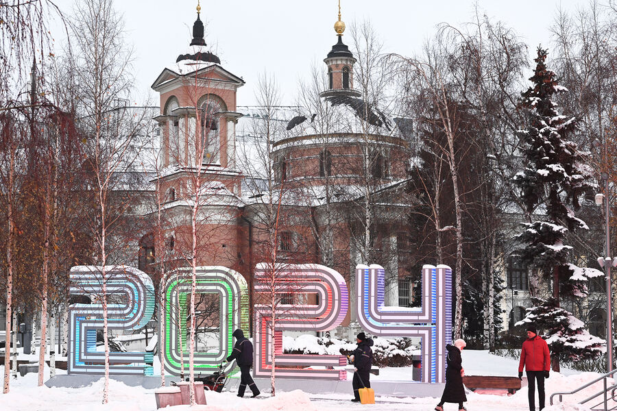 Новогодняя инсталляция на&nbsp;одной из&nbsp;улиц Москвы