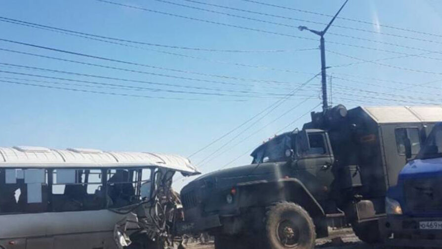 Военный Урал протаранил автобус в Калуге, пострадали пять человек