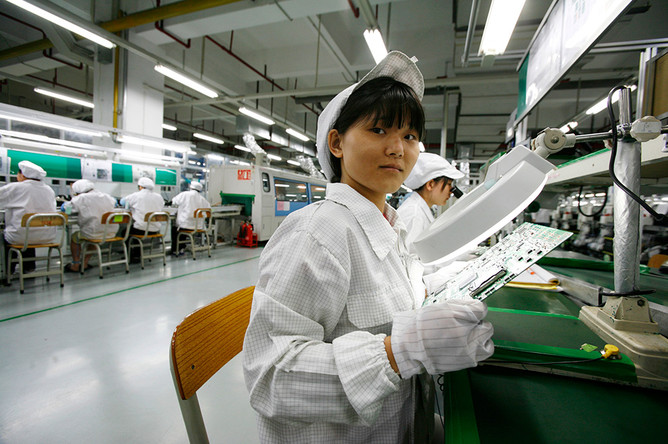 Производство компьютеров Apple на фабрике Foxconn в Китае
