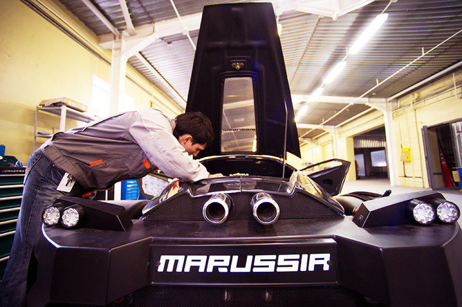 Сборка спортивного автомобиля Marussia на заводе компании Marussia Motors