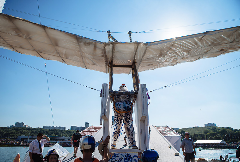 Чемпионат самодельных летательных аппаратов Red Bull Flugtag в Крылатском