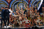 Sylvestre Dangond и Nicky Jam выступают на церемонии вручения Latin Grammy Awards