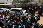 Президент Мали Ибрахим Бубакар Кейта выступает перед журналистами около отеля Radisson в Бамако