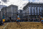 Пляжный волейбол во время празднования Дня города в Москве