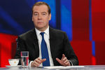 Председатель правительства России Дмитрий Медведев во время интервью российским телеканалам, 5 декабря 2019 года