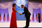 Президент Барак Обама с первой леди Мишель Обамой на балу по случаю инаугурации в Вашингтоне, 21 января 2013 года