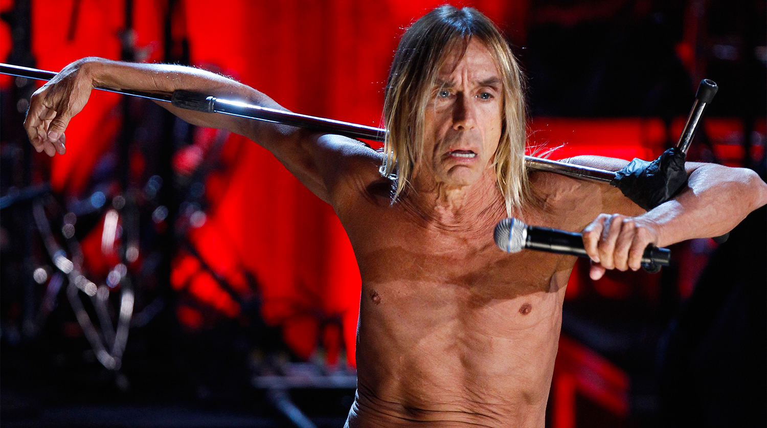 Выступление Игги Попа и The Stooges на церемонии включения в Зал славы рок-н-ролла в отеле «Уолдорф-Астория» в Нью-Йорке, 2010 год