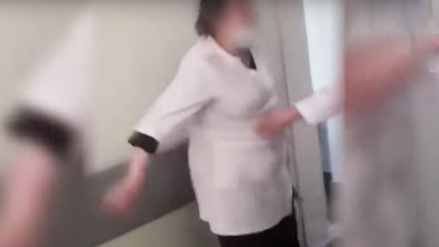 Нервный срыв врача в Подмосковье попал на видео