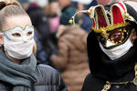 Во время Венецианского карнавала в Италии, 23 февраля 2020 года