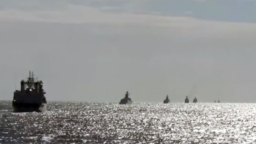 Резкий маневр китайского корабля против эсминца ВМС США попал на видео