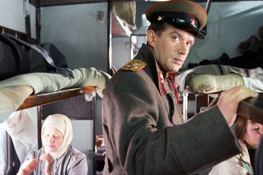 В&nbsp;военной драме Машков сыграл спекулирующего на&nbsp;образе отставного солдата мужчину, который на&nbsp;самом деле является вором и мошенником.
<br><br>
На&nbsp;фото: Владимир Машков во время съемок фильма &laquo;Вор&raquo;, 1997&nbsp;год
