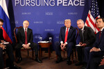 Президент РФ Владимир Путин и президент США Дональд Трамп во время встречи на военной базе Эльмендорф-Ричардсон на Аляске, 15 августа 2025 года