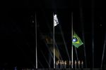 Флаги Бразилии и Международного паралимпийского комитета перед началом церемонии закрытия Паралимпийских игр — 2016 в Рио-де-Жанейро