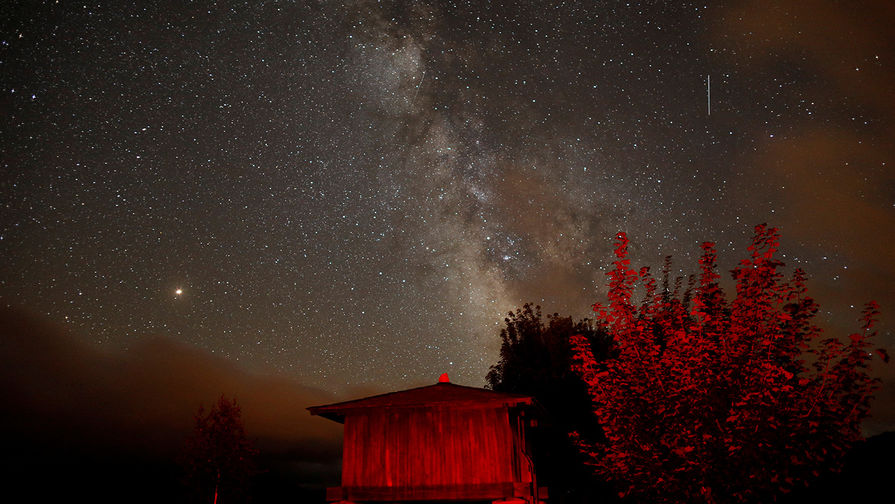 Звездное небо, наблюдаемое в&nbsp;Испании во время метеорного потока Персеиды