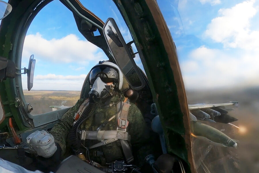 Летчик Су-25 ВКС России во время боевой работы на Краснолиманском направлении