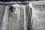 Частично замерзший Ниагарский водопад. Штат Нью-Йорк 