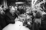 Михаил Горбачев во время встречи с рабочими завода имени И.А. Лихачева, апрель 1985 года