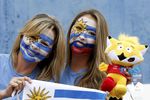 Уругвайские девушки с талисманом Кубка Америки — 2015