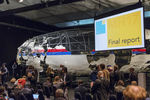 Специалисты из Нидерландов смогли восстановить 20 метров носовой части самолета, чтобы провести расследование о причинах крушения самолета