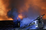 Тушение пожара в производственном здании швейного цеха на улице Стромынка