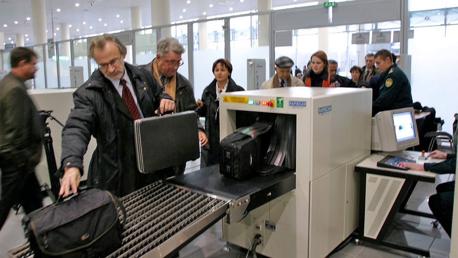 Проверка и досмотр багажа и ручной клади пассажиров аэропорта «Внуково»
