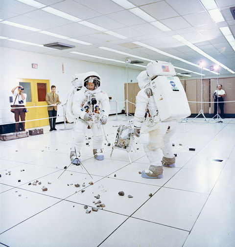 Астронавты Чарльз Конрад и Алан Бин проходят тренировки перед&nbsp;полетом, 6 октября 1969 года