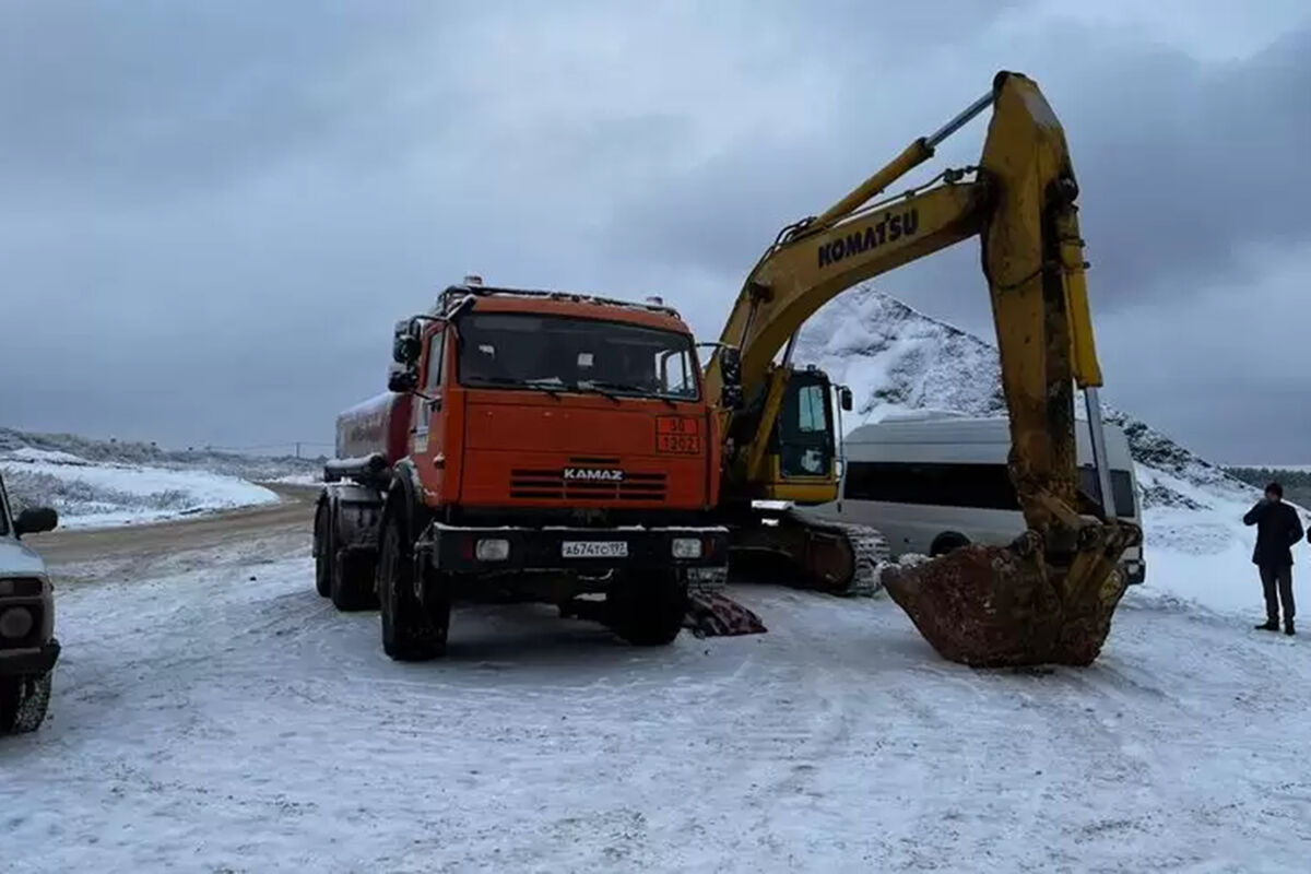 На стройке трассы М-12 в Татарстане рабочего убило ковшом экскаватора -  Газета.Ru | Новости