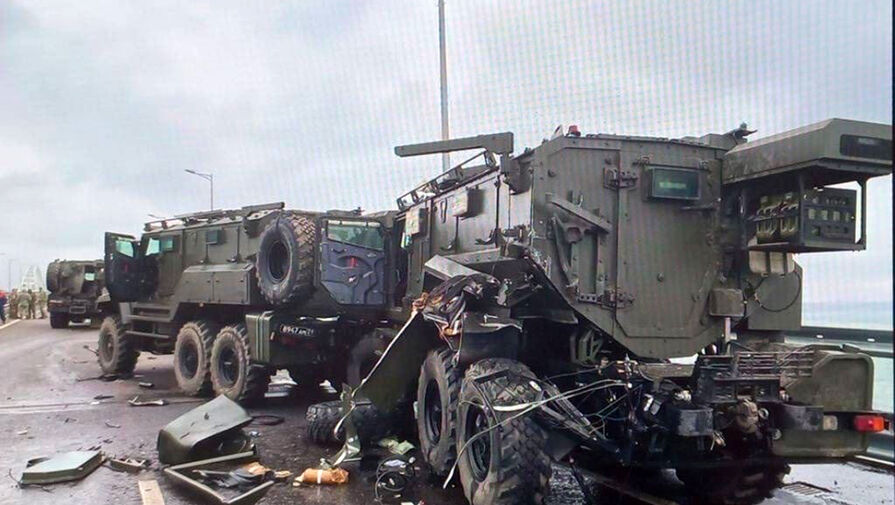 Военные автомобили попали в ДТП на Крымском мосту