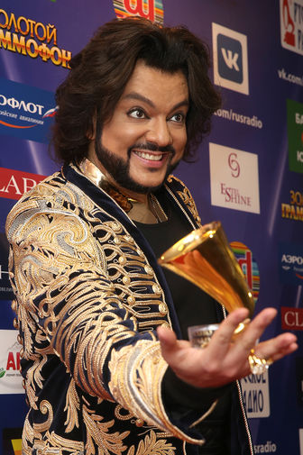 Граммофоны киркорова. Золотой граммофон 2005 киркоров. Киркоров золотой граммофон. Граммофоны киркорова. Граммофоны киркорова.