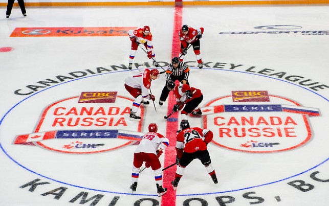 Россия против Канады в матче молодежной суперсерии