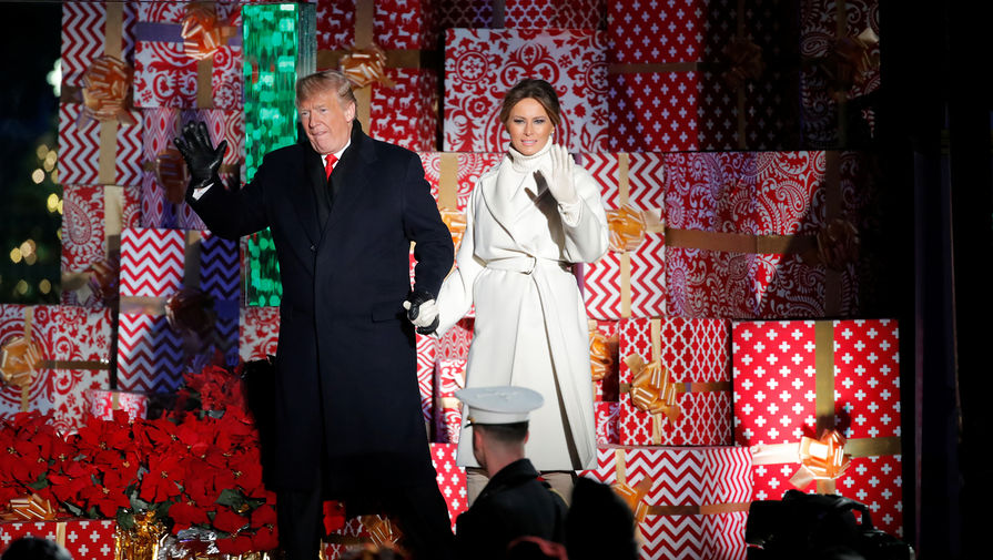 Президент США Дональд Трамп и первая леди Меланья Трамп на&nbsp;церемонии зажжения рождественской елки у&nbsp;Белого дома, 28 ноября 2018 года
