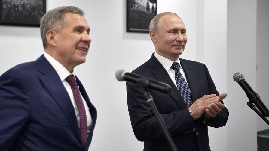Президент России Владимир Путин и президент Республики Татарстан Рустам Минниханов