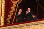 Председатель КНР Си Цзиньпин и президент России Владимир Путин на торжественном вечере в Большом театре, посвященном 70-летию установления дипломатических отношений между странами, 5 июня 2019 года