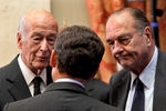 Президент Франции Николя Саркози во время беседы с бывшими президентами Жискаром д’Эстеном и Жаком Шираком в Париже, 2010 год