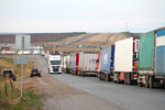 Пробка из автомобилей на территории международного автомобильного пункта пропуска «Сырым» на границе Казахстана и России, 27 сентября 2022 года