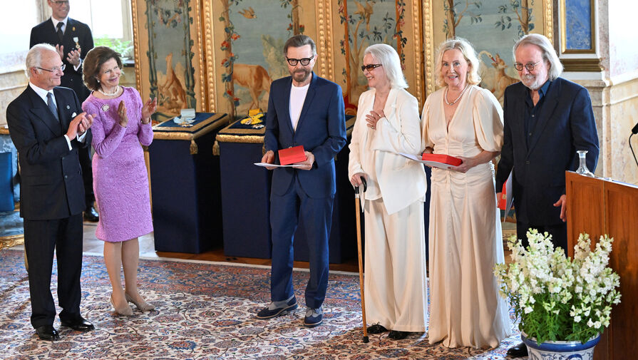 Солисты ABBA получили рыцарские титулы от короля Швеции 
