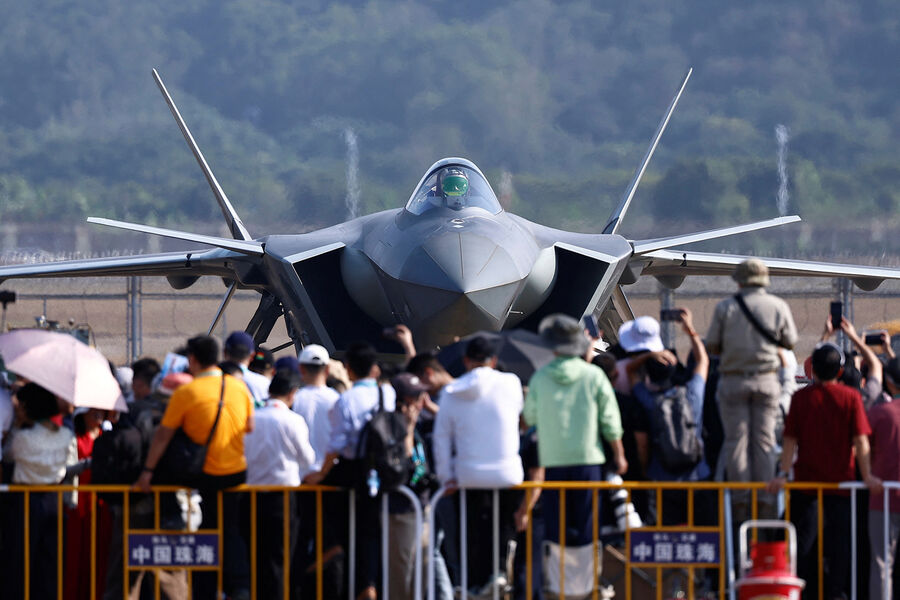 Китайский истребитель J-20 на&nbsp;Международном аэрокосмическом салоне Airshow China 2024 