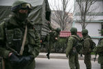 Российские военнослужащие около пограничного поста в Балаклаве