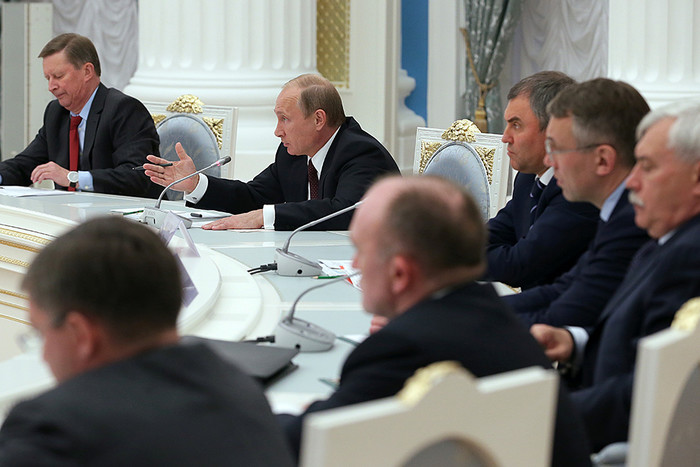 Президент РФ Владимир Путин во время встречи с избранными высшими должностными лицами субъектов РФ в Екатерининском зале Кремля
