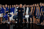 Джорджио Армани со всеми моделями на показе новой коллекции Emporio Armani