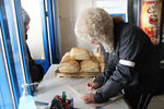 Хлеб жителям Дебальцево выдают по паспортам