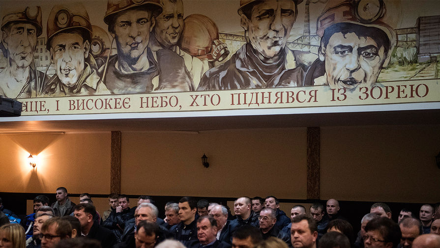 Встреча с премьер-министром Украины Владимиром Гройсманом после взрыва на шахте «Степная» в Львовской области, март 2017 года
